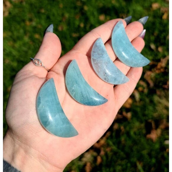 ONE Aquamarine Crystal Moon - Calming stone,  birthstone,  throat chakra, stress - Picture 1 of 2